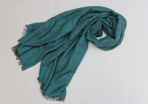 奢侈品仿制產業鏈揭秘 從普拉達精仿太空包到小香絲巾的灰色地帶